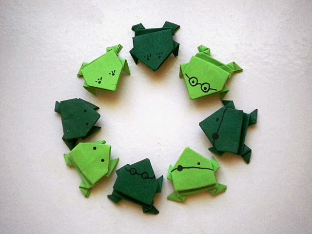 Origami frog 640x480