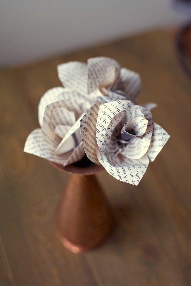 40 Pretty Paper Flower Crafts, Tutorials & Ideas